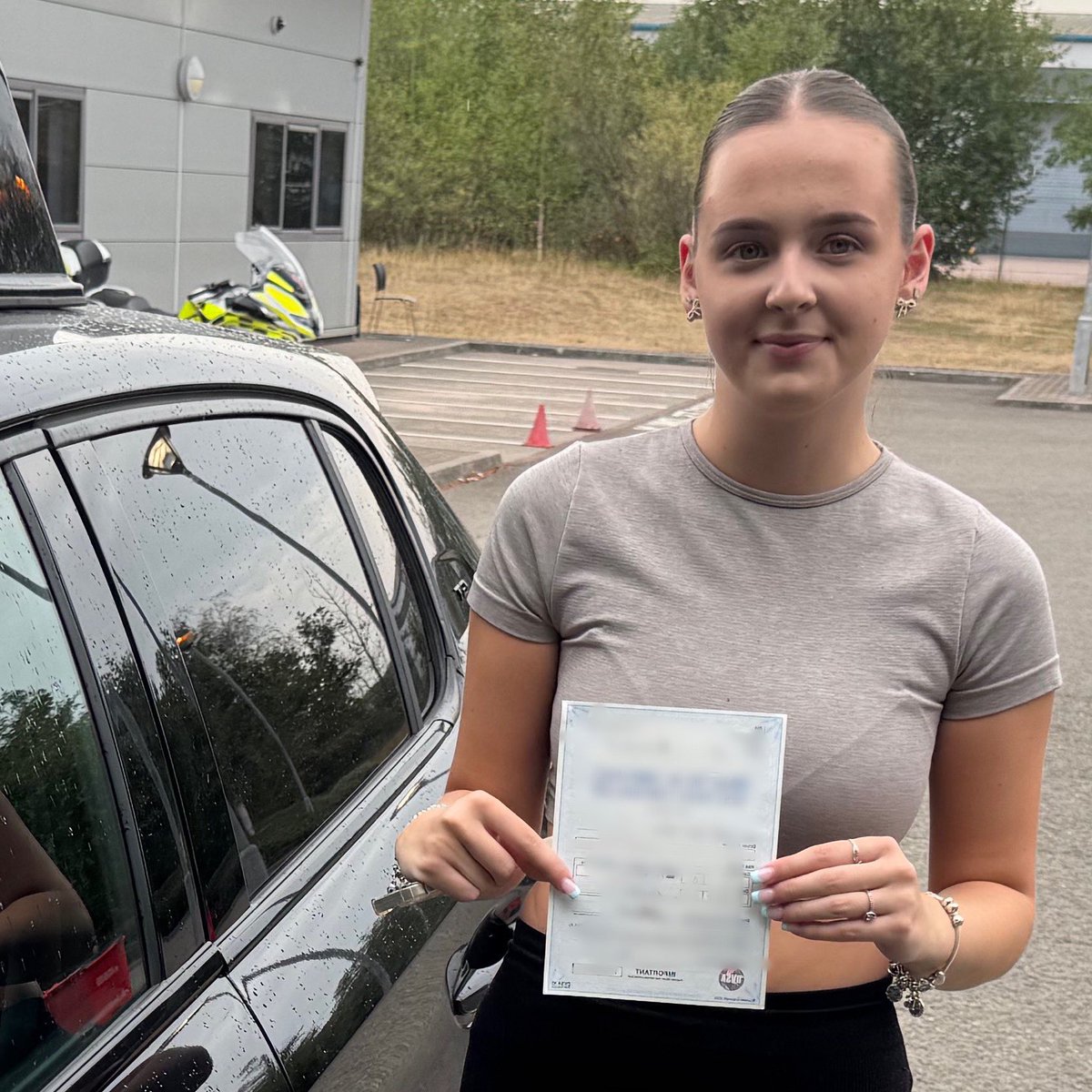 A_Grade_som's tweet photo. Congratulations to Chloe on passing her driving test 1st time at Newport Test Centre this afternoon. Well done Chloe, you’ve made the grade :D #makingthegrade #A_Grade_som #happylicenceday #drivinglessonsnewport #1sttimepass https://t.co/ePxtQ5cHXA