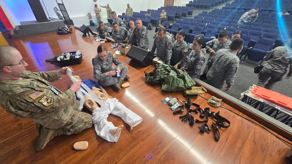 🩺💥 Durante el ejercicio #Relámpago, personal médico y de enfermería del #CACOM1 fue capacitado en Tactical Combat Casualty Care – TCCC.

💪 Este entrenamiento fortalece la respuesta médica en escenarios de combate.
 
✈️🔗 Conoce más: acortar.link/89xIXH