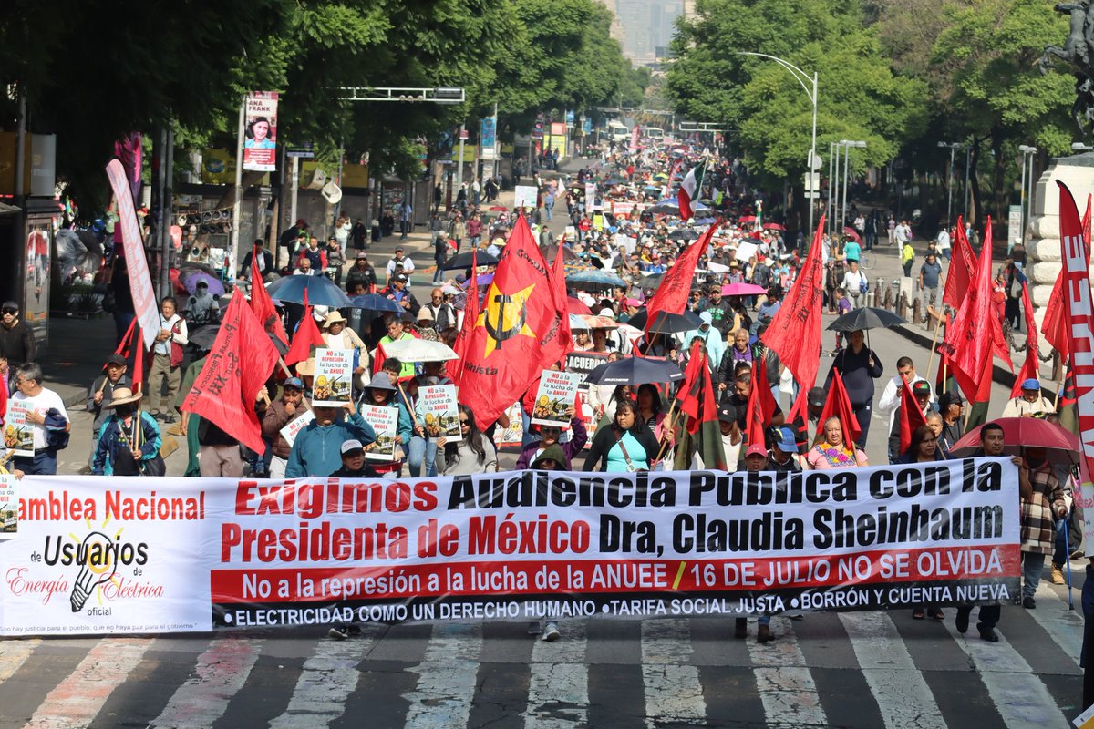 ANUEE_MX's tweet photo. Lo decimos claro: no vamos a retroceder. Si creen que con la represión van a quebrar nuestra voluntad, se equivocan. https://t.co/zr0GrnRSWS