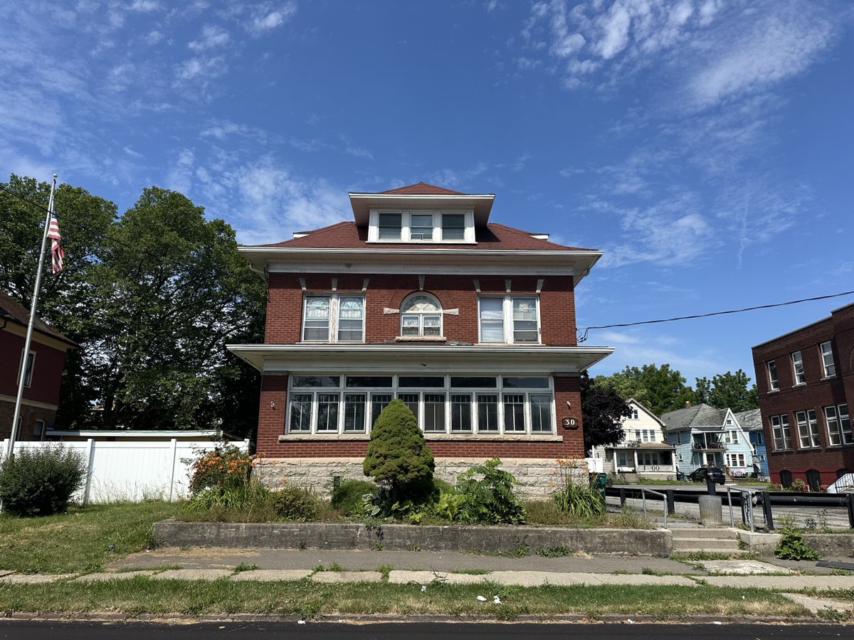 LeahWitko's tweet image. Under Contract again.....  Side by side buildings in Buffalo, NY #undercontract #SROS #CRE #buffalony ##christaparello #teresagitto #leahwitko #ROGKEY