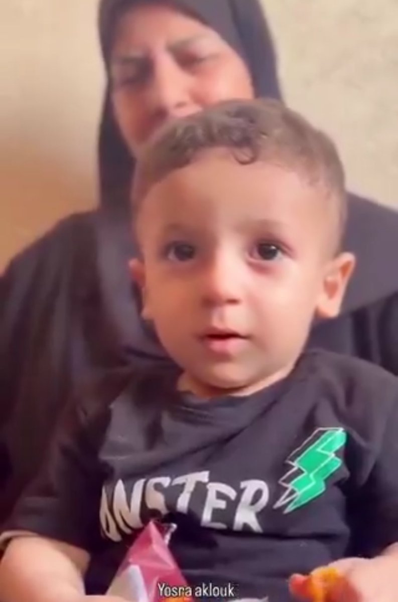 صلاح أنس الشريف 

"أوصيكم بابني الغالي صلاح الذي تمنيت أن أكون له عوناً ورفيق دربٍ حتى يشتدّ عوده فيحمل عني الهمّ ، ويُكمل الرسالة"