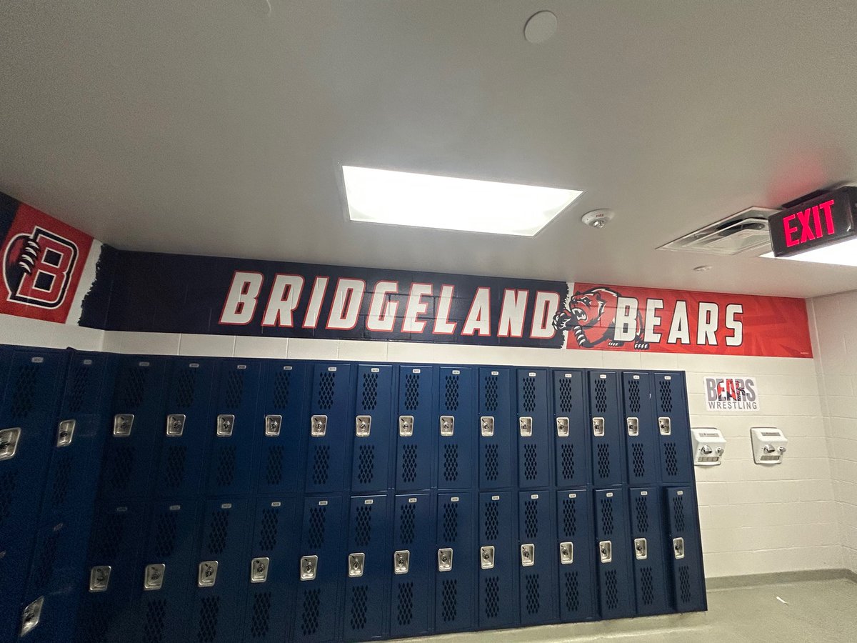 TheSignChamp's tweet image. 🐻 Bridgeland Bear Wrestling just raised the STANDARD! New locker room graphics now echo their motto: "Champions Always Find a Way." A daily reminder that greatness starts here. 💪
@B_HS_Wrestling @CFISDAthletics #BrandYourSchool #SignChamp #BuildYourBrand #SchoolBranding…