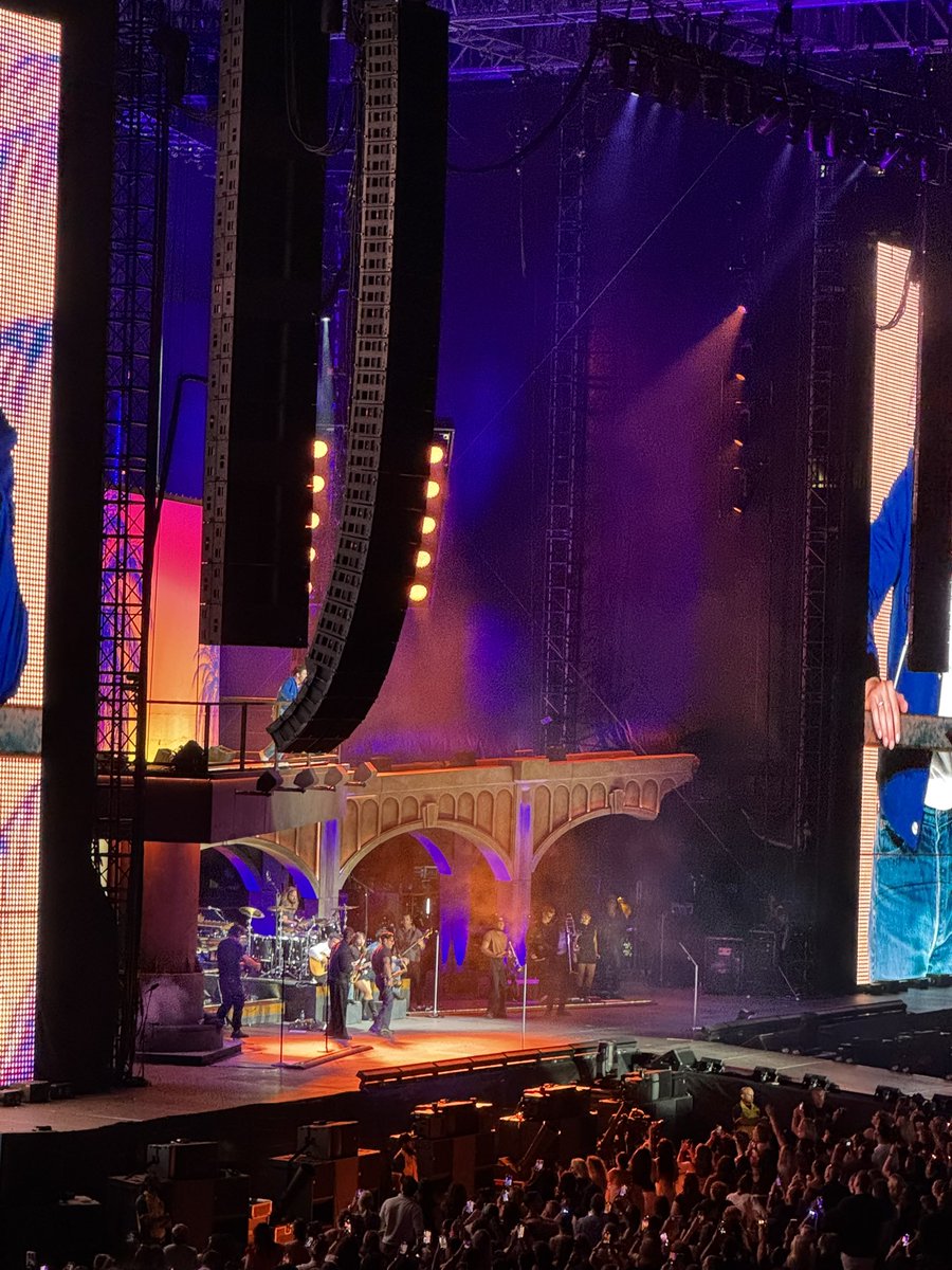 amc0989's tweet photo. @ticketmaster my ticket wasn’t labeled “obstructed view” please assist - couldn’t see a big portion of the stage where @jonasbrothers performed or the screen they used to introduce songs etc https://t.co/Vgy43mDk2E