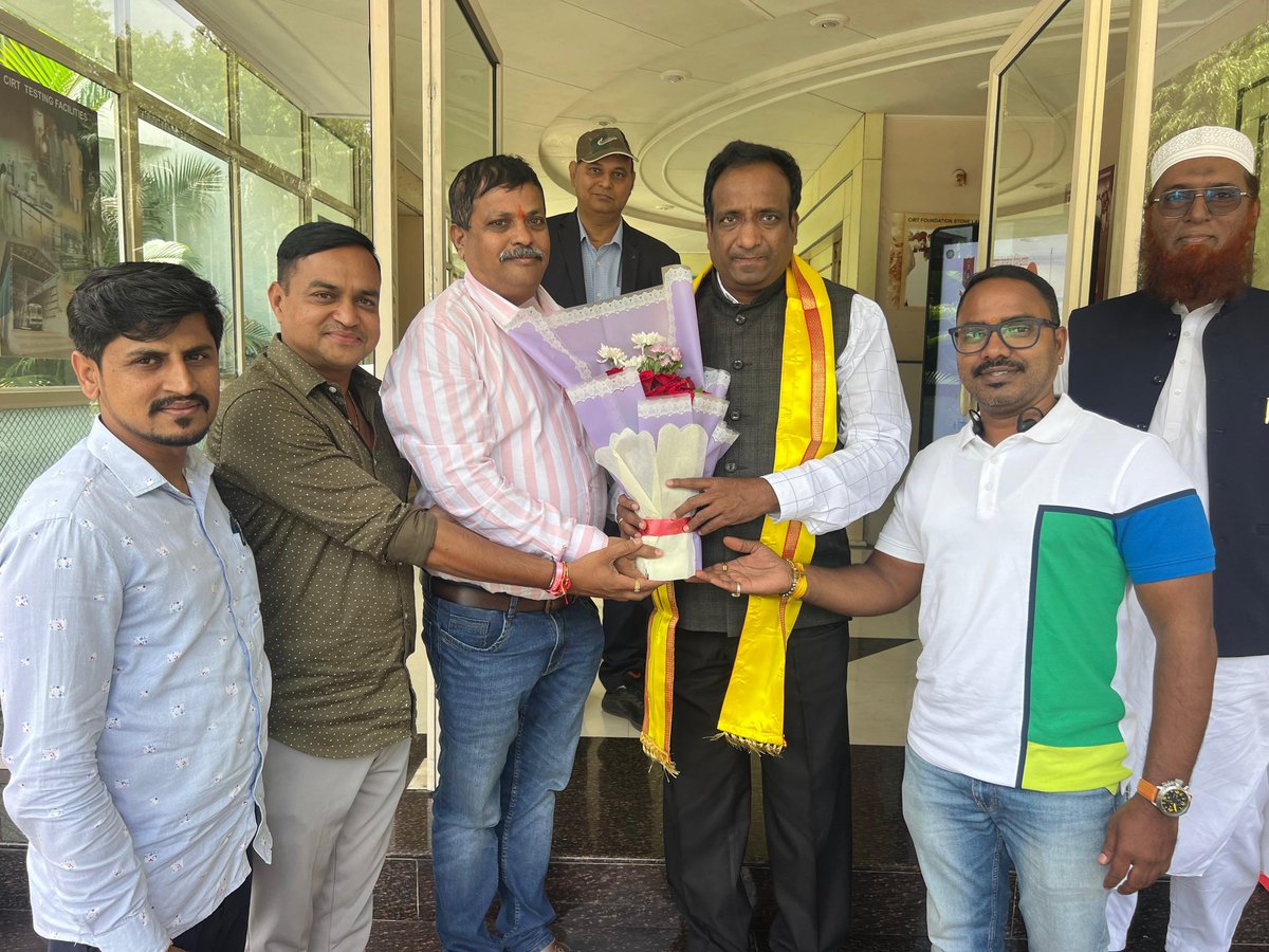 ghatole_raju's tweet image. With Hon.Vivek Bhimanwar IAS Transport Commissioner of Maharashtra State meeting regarding issues of Government Recornize Motor Driving School in Maharashtra State