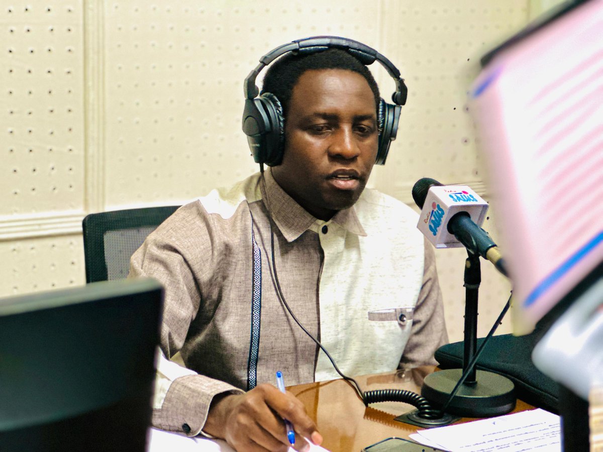 NyaruguruDistr's tweet photo. Mu kiganiro kuri @RADIOSALUS1 , Umuyobozi w'Akarere Dr. Murwanashyaka Emmanuel ari kugaragaza uburyo bwifashishijwe kugira ngo Akarere ka Nyaruguru kaze ku isonga (1/30) mu gutanga serivisi z'irangamimerere  mu 2024/2025 n' ibiteganijwe mu kwezi kw'imiyoborere myiza. https://t.co/4Vo30wbABq