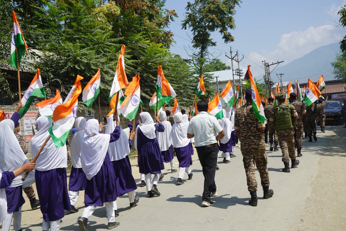 As part of #HarGharTiranga,45 Bn CRPF organised Tiranga Rally at Sumbal on 11 Aug 2025. 200+ participants -Force personnel, students &amp; locals -marched with the Tricolour,chanting patriotic slogans to celebrate unity &amp; honour our freedom fighters ahead of the 79th #IndependenceDay
