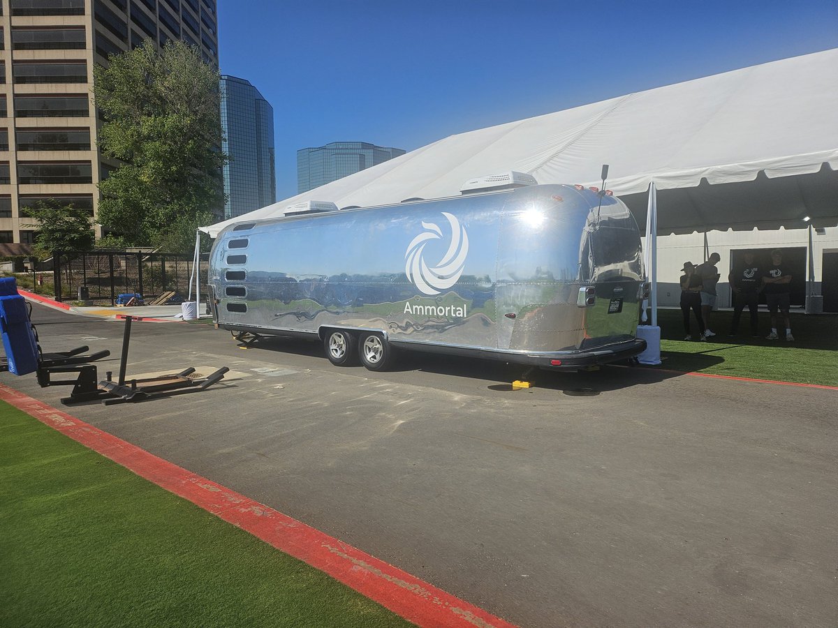 AdamGrosbard's tweet photo. Matthew Stafford walked into this Ammortal chamber. Ammortal advertises itself as a "wellness device that aims to optimize human performance and promote holistic health through a combination of non-invasive technologies." He is not practicing today. https://t.co/KQ2GEmUk0Q
