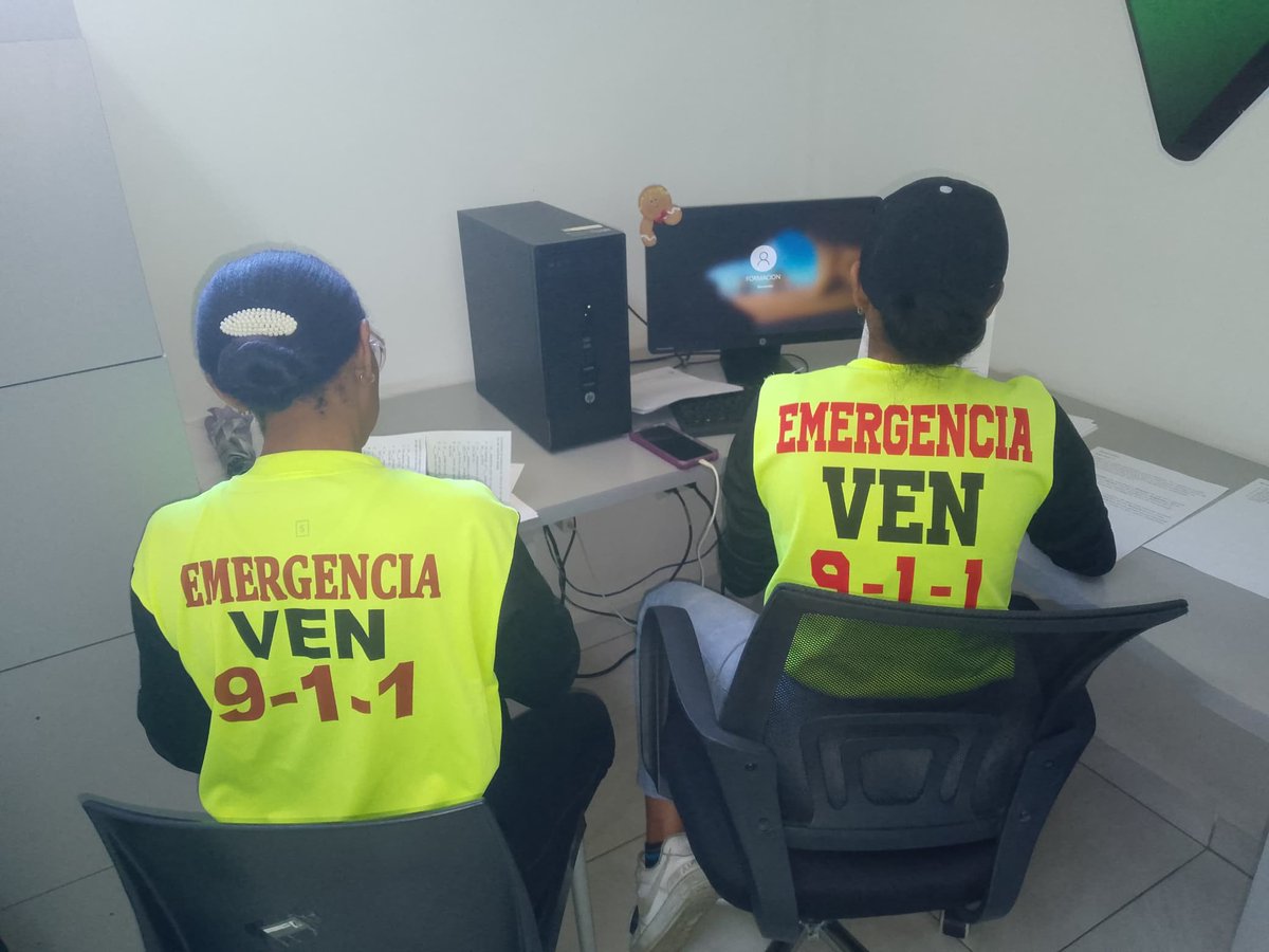 En las primeras horas de la mañana de hoy el equipo de capacitación se ha dedicado intensamente a la preparación del material de apoyo para el taller de ortografía y puntuación que será impartido al personal del VEN 911 Eje Barlovento
#ven911barlovento #formacion #capacitacion