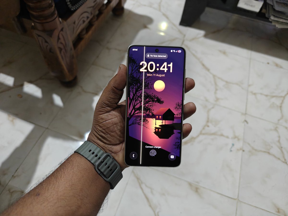 Revanthmukunda's tweet photo. Bought a premium phone, got a green line issue.
@SamsungIndia  service says water damage – total lie.
My S21 FE has NEVER touched water.
Stop blaming customers to avoid free replacements!
#SamsungGreenLine #SamsungScam #ConsumerRights https://t.co/oXxE70k0qI
