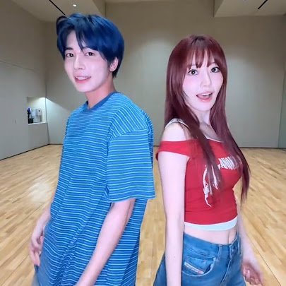 npomvtt's tweet photo. Sakura do LE SSERAFIM e Taehyun do TXT https://t.co/QoiwYBOUG6