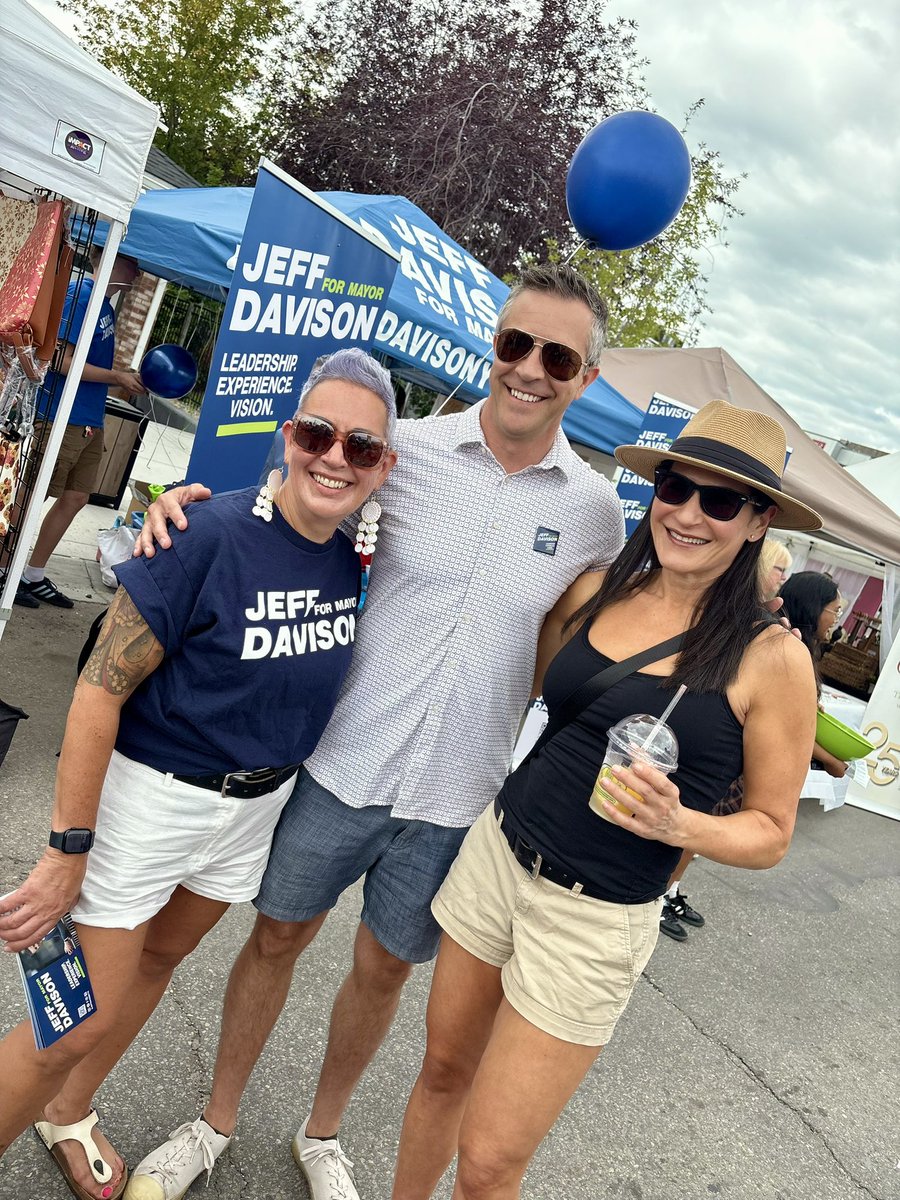 JeffDavisonYYC's tweet photo. Huge shout out to our volunteers who showed up to help out at the #mardagrasfestival in #mardaloop! We couldn’t do this without you. 

These #smallbusinesses have been hit by #blanketrezoning (I will repeal on day one) and construction delays. I am here to listen. -Jeff

#yyccc https://t.co/1IS2sfbHyD