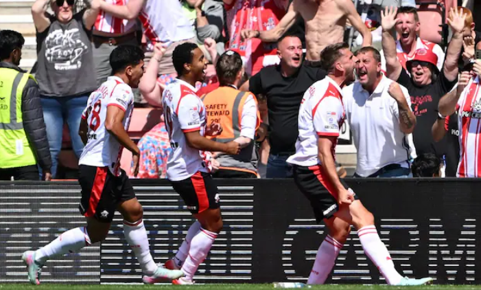 L1minus10's tweet photo. League 1 Minus 10: Southampton 2 Wrexham 1. RPs appreciated.

#saintsfc actually win at home. Featuring Bale v2.0, 5-sub-advantage, Baz with his hands, Rocking Ronnie and Jack in the Box.

https://t.co/4wwbKnGeiE https://t.co/Ihu51tEyQp