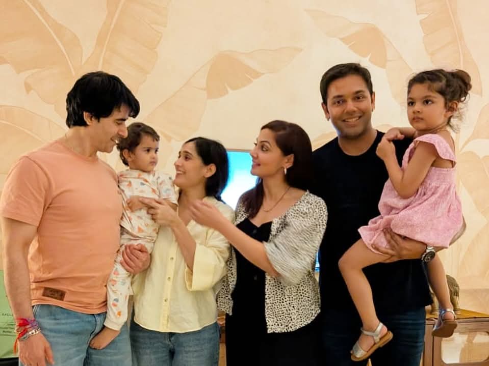 majumder_arya's tweet image. #RakshaBandhan the occasion , popularly known characters for this occasion our #Draupadi &amp;amp; #Krishna reunited 🥹❤️ even thier kids met and tied Rakhi..I can feel the completeness 🫶🏻 The most awaited reunion is done between Sakha Sakhi 🥰
#SuryaputraKarn #Mahabharat