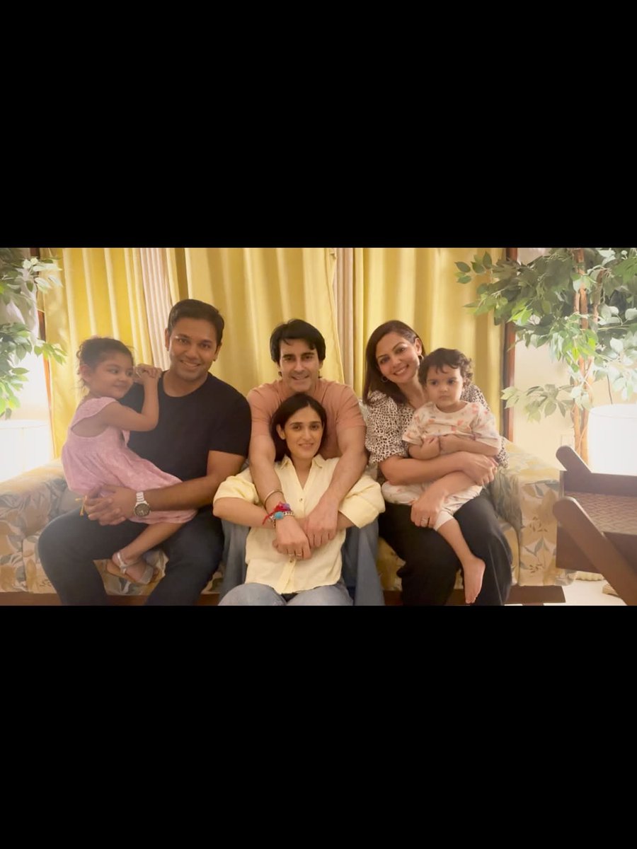 majumder_arya's tweet image. #RakshaBandhan the occasion , popularly known characters for this occasion our #Draupadi &amp;amp; #Krishna reunited 🥹❤️ even thier kids met and tied Rakhi..I can feel the completeness 🫶🏻 The most awaited reunion is done between Sakha Sakhi 🥰
#SuryaputraKarn #Mahabharat