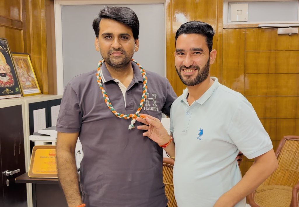 sonupaota's tweet photo. राजस्थान युवा कांग्रेस का प्रदेश महासचिव बनने पर आज अलवर से कांग्रेस के लोकसभा प्रत्याशी रहे व मुण्डावर के लोकप्रिय विधायक बड़े भाई श्री ललित यादव जी से मिलकर नई ज़िम्मेदारी के लिए धन्यवाद व आभार व्यक्त किया। 
@lalityadavinc 
#mla_mundawar ❤️ https://t.co/35NOUH11jf