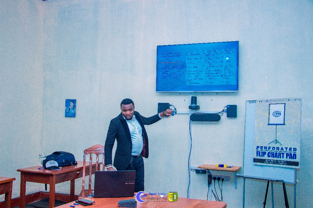 MudingaC's tweet photo. Traduit par l'«ère de l'humain», une nouvelle époque géologique l'#Anthropocène concept à multiples facettes était au centre du débat dans #AngazaCafé aujourd8 à l'@IsdrBukavu @AngazaInstitute avec @Lionelbisimwa.
@AnAnsoms et #ResourceRush https://t.co/fwOw8qjLC6