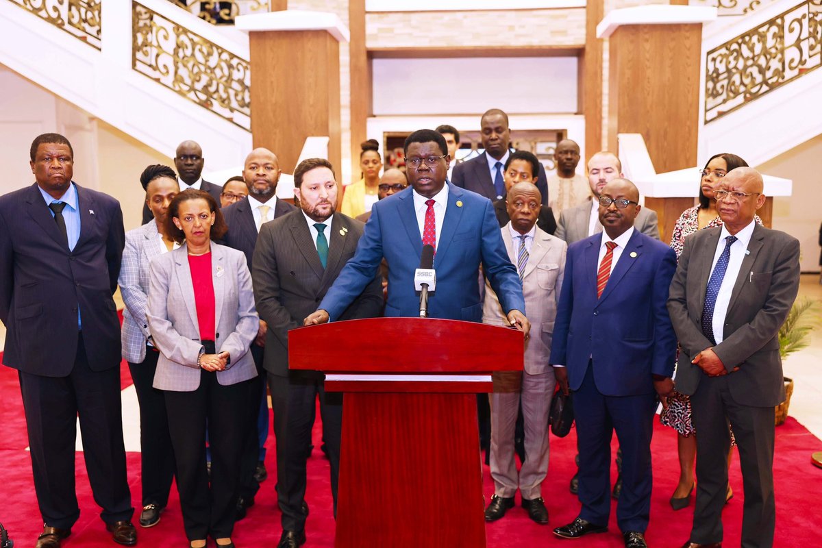 SouthSudanGov's tweet photo. President Salva Kiir has met with a high-level delegation from the African Union Peace and Security Council to discuss the ongoing implementation of the Revitalized Peace Agreement (#RARCSS), a key framework aimed at ending years of conflict in South Sudan. @_AfricanUnion https://t.co/UV5IMgFtu9