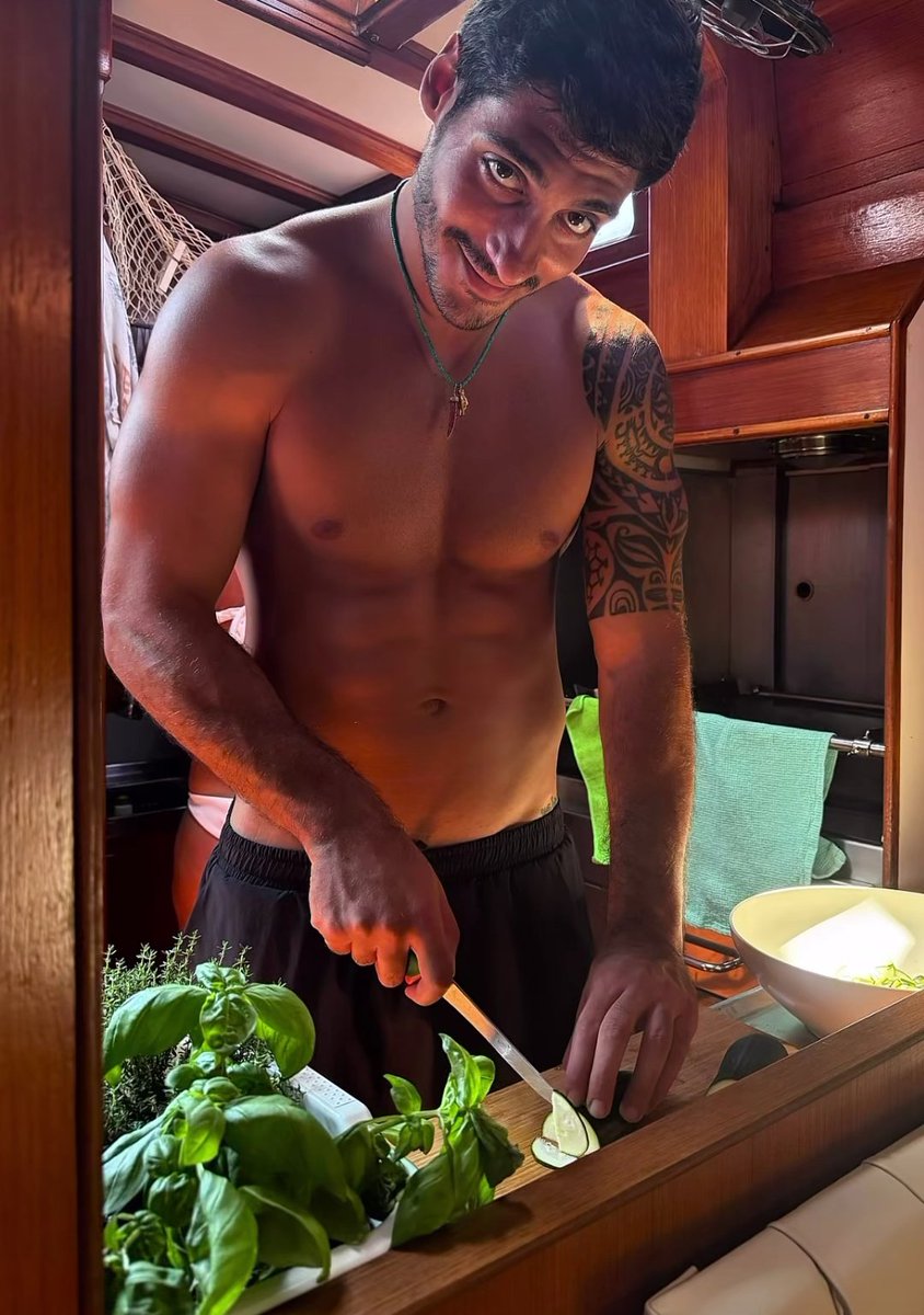 gaiapia91's tweet photo. Tu prepara il primo io porto il secondo 😂😂#elevare #javi7 #heleviers master chef ci aspetta 😂😂😂😂 https://t.co/qFK8cyToG8 https://t.co/WzcvrbDUTT
