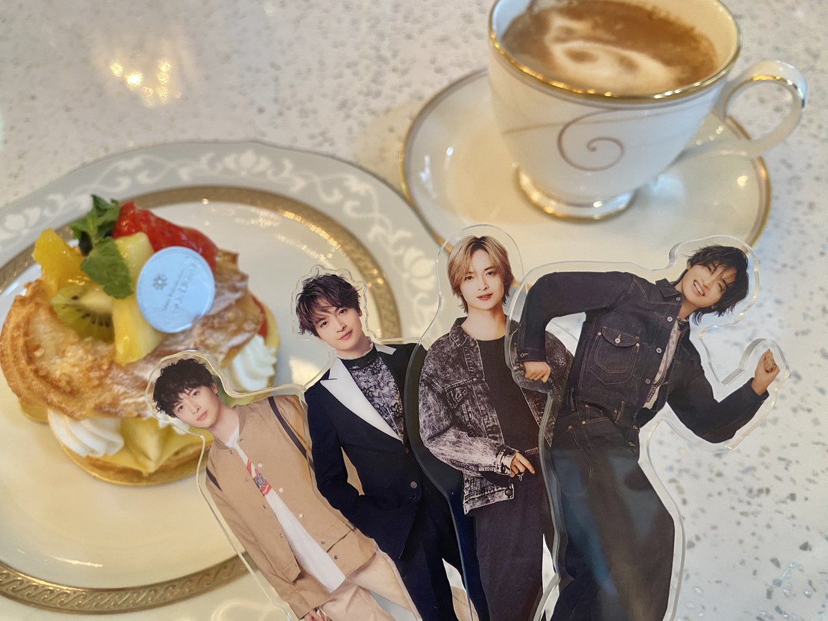 m0710ayako's tweet photo. Kis-My-Ft2デビュー14周年おめでとう！
横アリ公演も最高の思い出になったよ！15周年に向けて大好きな6人と一緒に走りたい🌈
#横浜アリーナ
#デビュー記念日8月10日
#KisMyFt2_MAGFACT https://t.co/d9G5tWEwd6