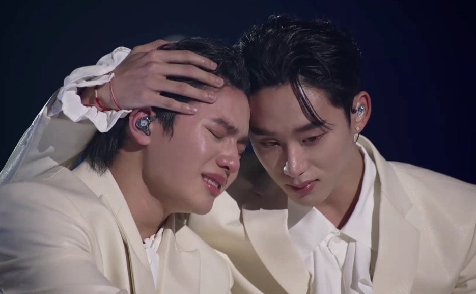 Aurelia_pond07's tweet photo. —Few Tweets AU
☞ When Thame finally proposed Po in front of the world during MARS Concert.
#WilliamEstFancon
#WilliamEst #วิลเลี่ยมเอส https://t.co/c4x2kapIu5