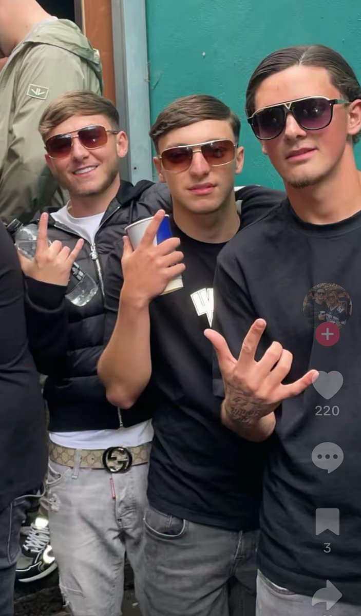 ChavMMS's tweet photo. Pick two to spitroast you #scally #chav https://t.co/c5OOLC75Jy