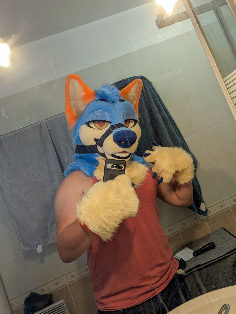 The boi is back ! 
Thx again @.nukecreations for the incredible support and for making the needed modifications !! 
(Not doing fullsuit today bc it's 43°C rn lmao)