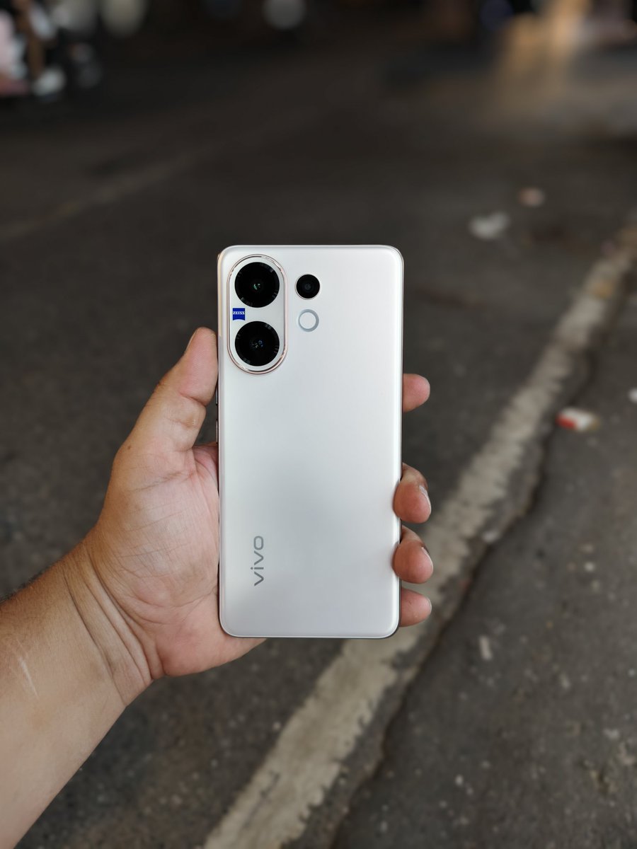 techitdown's tweet photo. Vivo V60 Price Details :

8/128GB - Rs.36,999/-
8/256GB - Rs.38,999/-
12/256GB - Rs.40,999/-
16/512GB - Rs.45,999/-

Watch Full Video
Link : https://t.co/2PLt561aiH

Let me know what you guys want to know about this phone.

#vivo #vivov60 #upcomingsmartphone2025 #techitdown #tech https://t.co/GZQsSG14Fw
