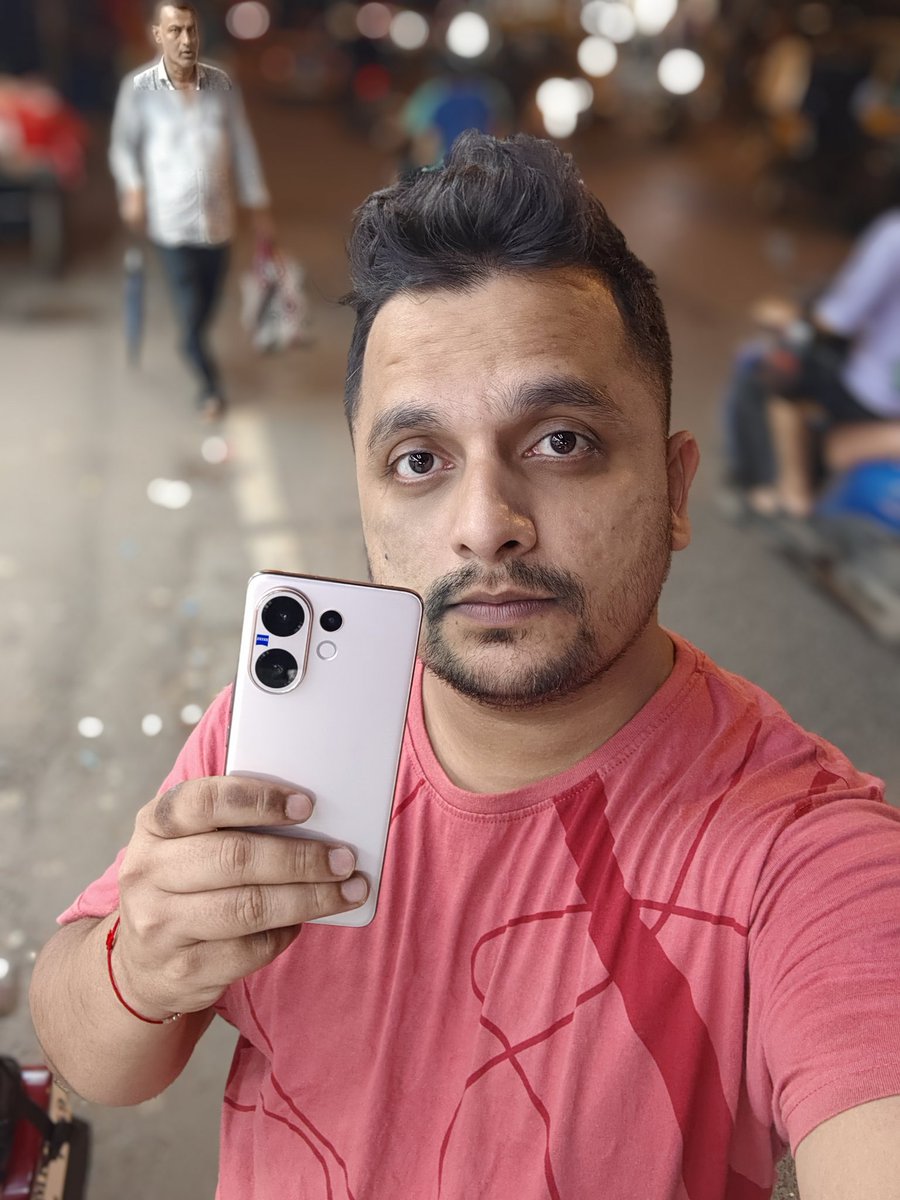 techitdown's tweet photo. Vivo V60 Price Details :

8/128GB - Rs.36,999/-
8/256GB - Rs.38,999/-
12/256GB - Rs.40,999/-
16/512GB - Rs.45,999/-

Watch Full Video
Link : https://t.co/2PLt561aiH

Let me know what you guys want to know about this phone.

#vivo #vivov60 #upcomingsmartphone2025 #techitdown #tech https://t.co/GZQsSG14Fw