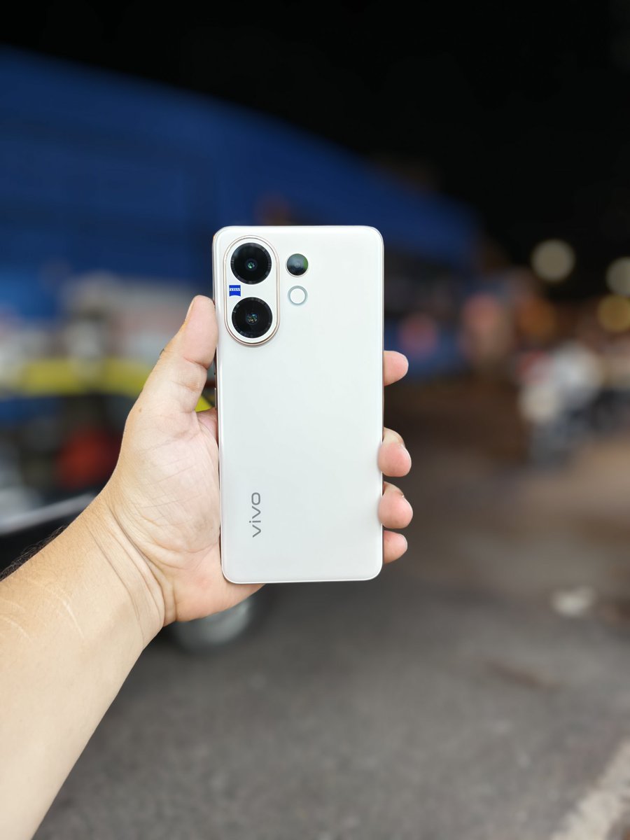 techitdown's tweet photo. Vivo V60 Price Details :

8/128GB - Rs.36,999/-
8/256GB - Rs.38,999/-
12/256GB - Rs.40,999/-
16/512GB - Rs.45,999/-

Watch Full Video
Link : https://t.co/2PLt561aiH

Let me know what you guys want to know about this phone.

#vivo #vivov60 #upcomingsmartphone2025 #techitdown #tech https://t.co/GZQsSG14Fw