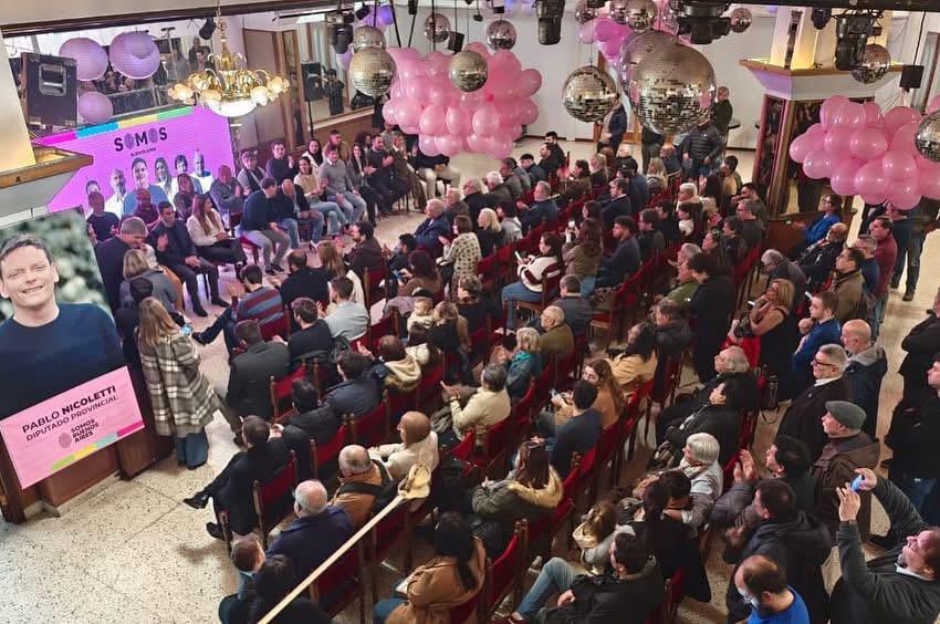 Candidatos jóvenes en todo el país 💪🏻🇦🇷

En la provincia de Buenos Aires <a href="/SomosBsAs/">SomosBuenosAires</a> 🫆es la alternativa a los populismos.

Hay decenas de candidatos jóvenes en toda la provincia, entre ellos la Presidente de la <a href="/JRBsAs/">JuventudRadicalBsAs</a>, <a href="/antoCmoreno/">Anto Moreno</a>. Felicitaciones y adelante!!