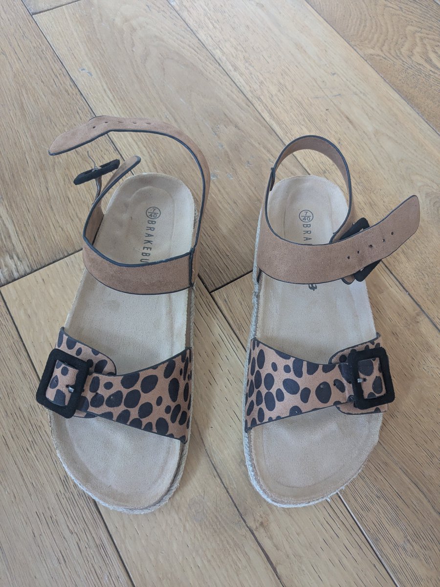 _MrsDavison2's tweet photo. And I'm very upset to see size 7's are now out of stock on your website so I can't even order some more. Extremely disappointed! @brakeburn https://t.co/oecBppgR2P