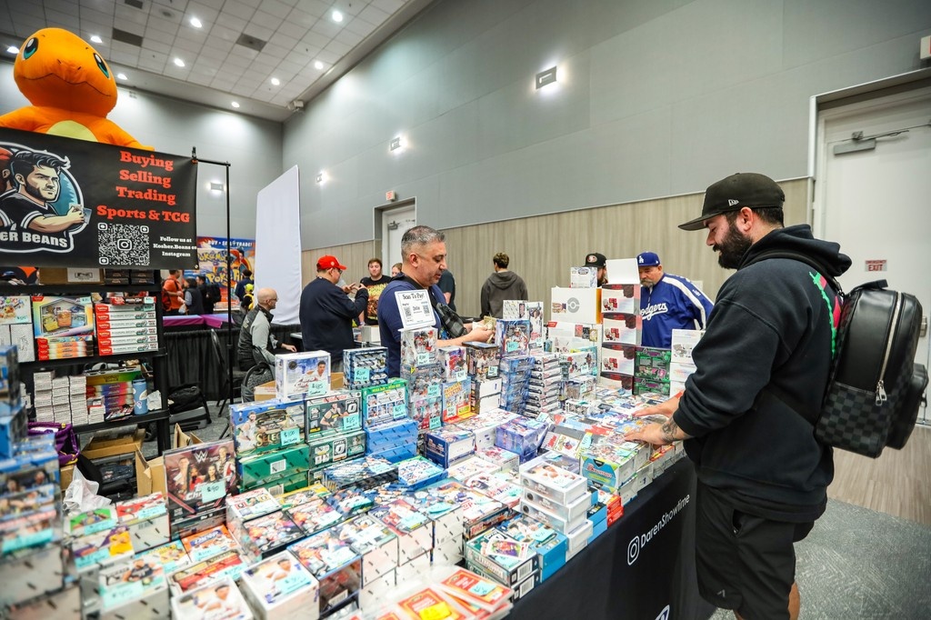 After a successful National Sports Collectors Convention, the West Coast Card Show is expecting a record crowd Aug. 21-24 for the largest sports card show on the West Coast. 

sportscollectorsdigest.com/west-coast-car…