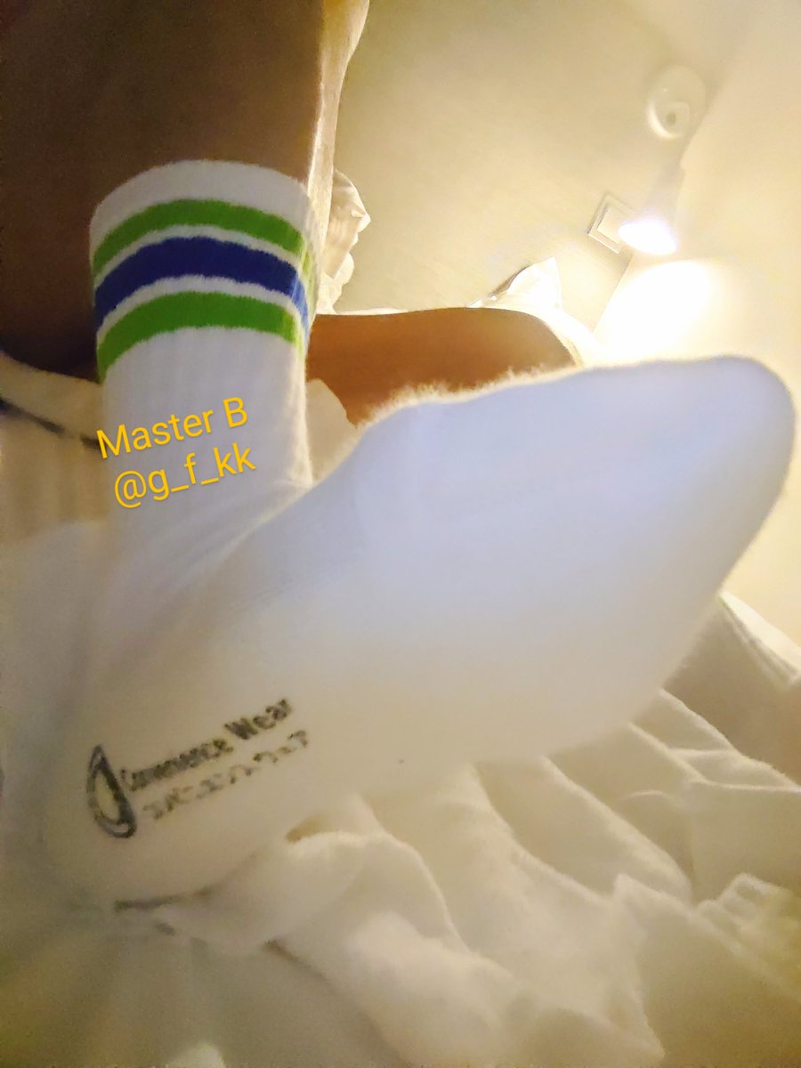 你喜愛的白襪，還不快點趴下！！
#流量密碼
#原味
#過來
#kneelnSniff