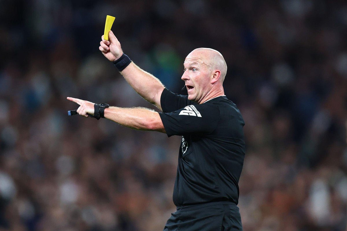 🚨 | تعيين سايمون هوبر حكمًا لمباراة مانشستر يونايتد X ارسنال يوم الأحد، بول تيرني حكمًا لتقنية الفيديو 🔴

تاريخه مع مانشستر يونايتد:

• 9 مباريات
• 5 انتصارات
• تعادلين
• خسارتين

- اخر مباراة قادها كانت امام نيوكاسل الموسم الماضي [خسرها الفريق 2/0]