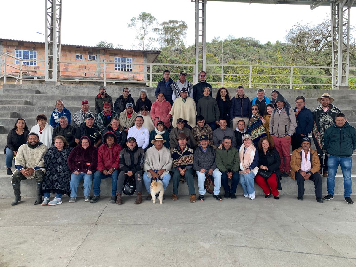 ¡Trabajamos por el Páramo de Cruz Verde - Sumapaz! 🏔️

Este fin de semana nuestro equipo llegó a los territorios de Ubaque y Chipaque en Cundinamarca, para seguir construyendo propuestas sobre la delimitación del Páramo Cruz Verde-Sumapaz, según la sentencia T-361 de 2017.