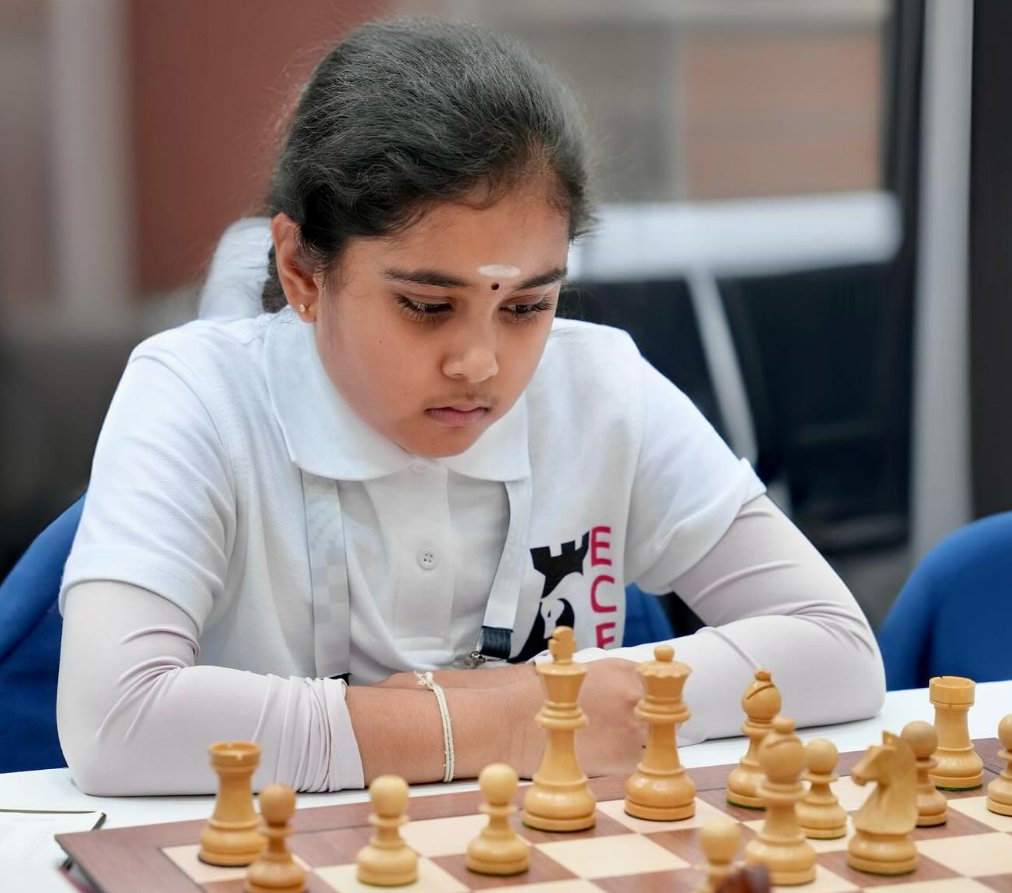 ChessKidcom's tweet image. GROUNDBREAKING - Bodhana Sivanandan is now the youngest to ever earn the WIM title, and the youngest girl to beat a Grandmaster in classical chess!

Congratulations Bodhana! 🥳💚