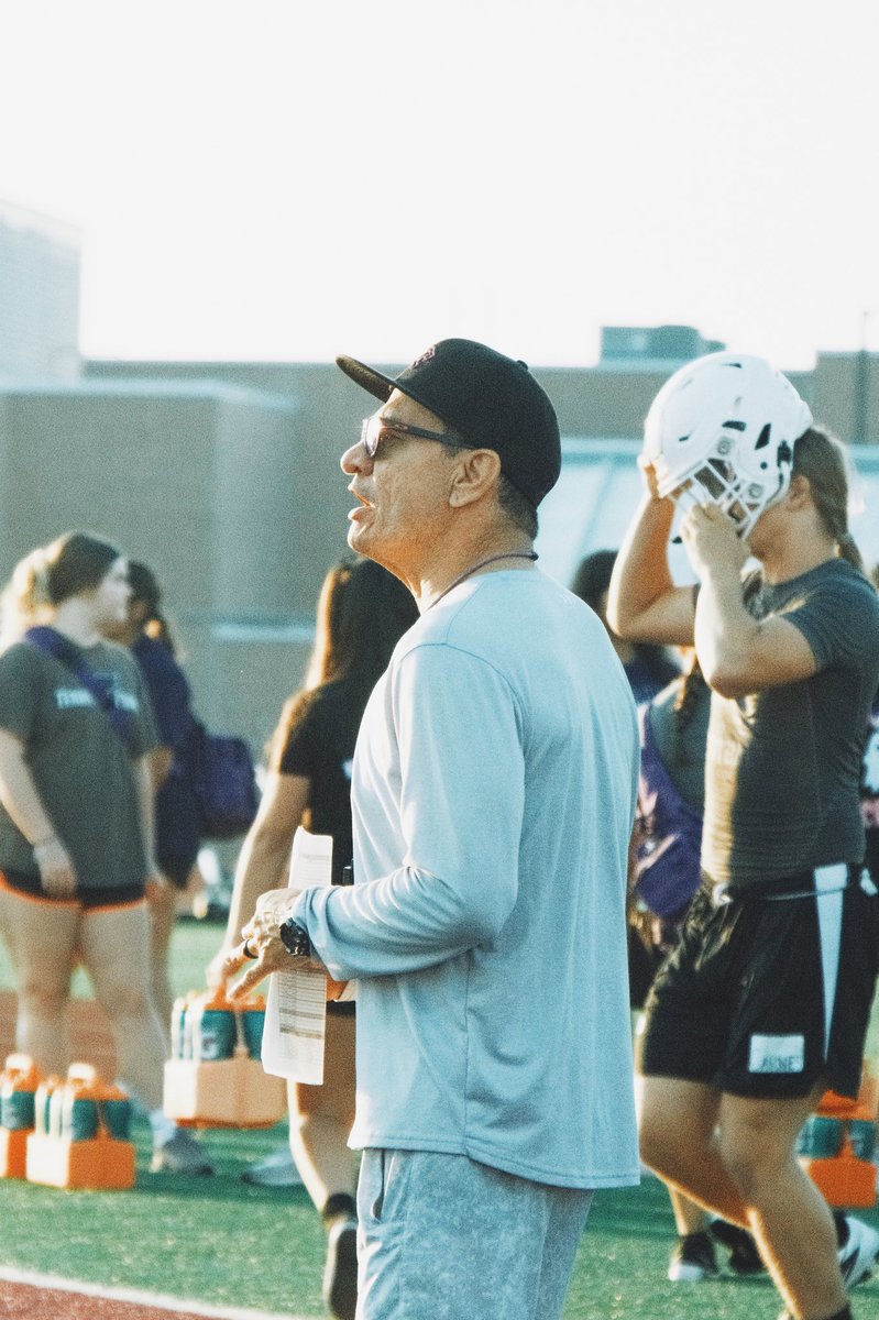 yochache's tweet photo. A few pics from Elgin’s practice last week 🏈@Coach_Lu @ELGINHSFB https://t.co/vRijPunsGz