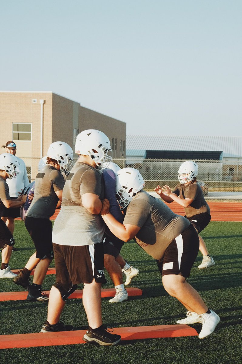 yochache's tweet photo. A few pics from Elgin’s practice last week 🏈@Coach_Lu @ELGINHSFB https://t.co/vRijPunsGz