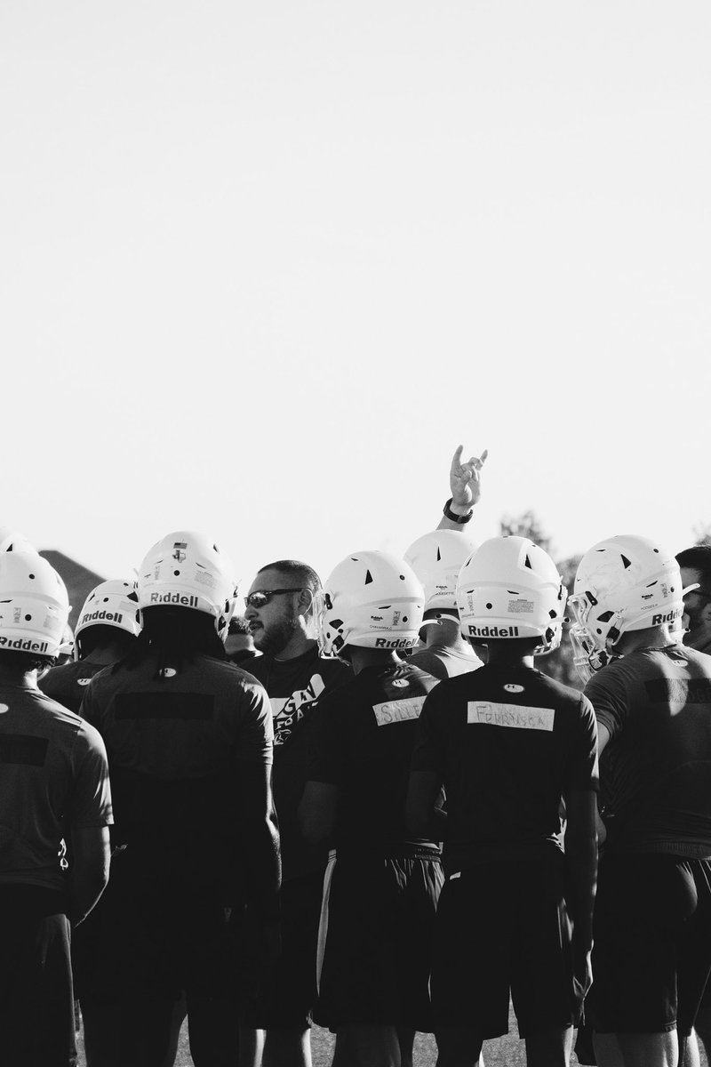 yochache's tweet photo. A few pics from Elgin’s practice last week 🏈@Coach_Lu @ELGINHSFB https://t.co/vRijPunsGz
