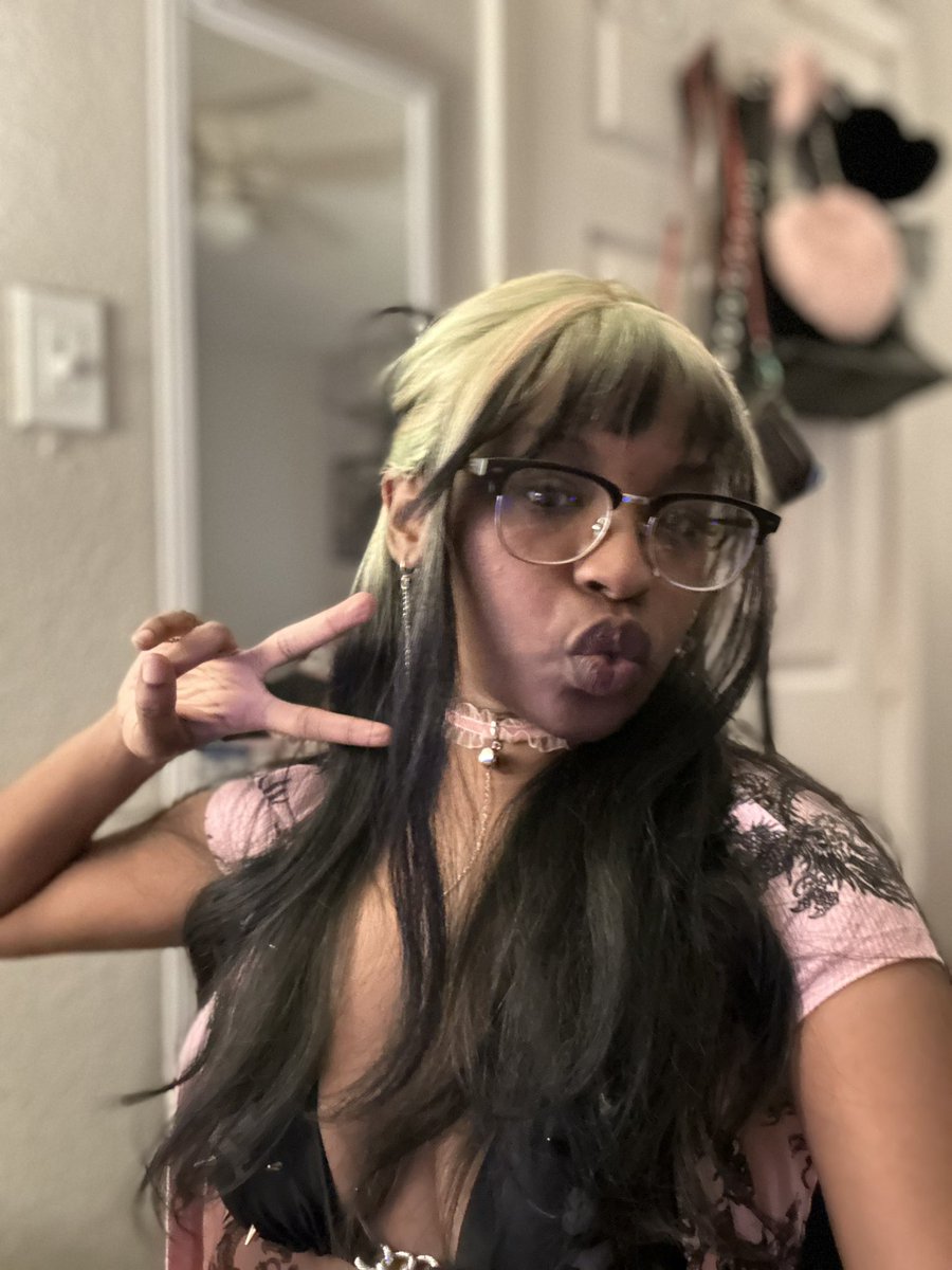 altdarlingco's tweet photo. ✨Manifesting views today ✨ New interview coming out end of the month! https://t.co/tiPvF2SeYw