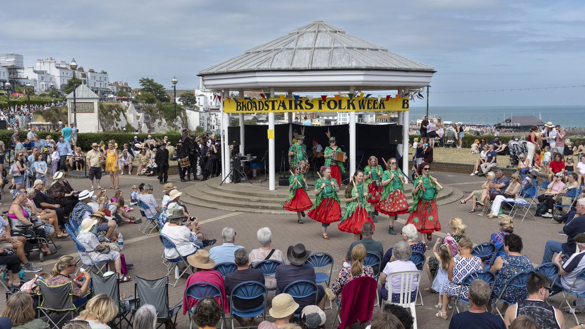 TheBusinessMag's tweet image. Family brewery backs Broadstairs Folk Week as event marks 60th anniversary 🍻🎂

@ShepherdNeame @FolkWeek @RoyalAlbion @hall_neptune @WrothamArms #brewery #folkweek #events #anniversary #businessgrowth #familybusiness #kentnews #kenthour #businessnews
insidermedia.com/news/south-eas…