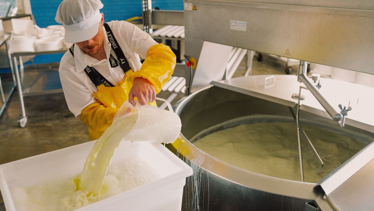 Keep your sleeves clean even when handling the messiest batches—Iron Eagle’s got you covered!
.
PC: SPMartin 

l8r.it/WVsz