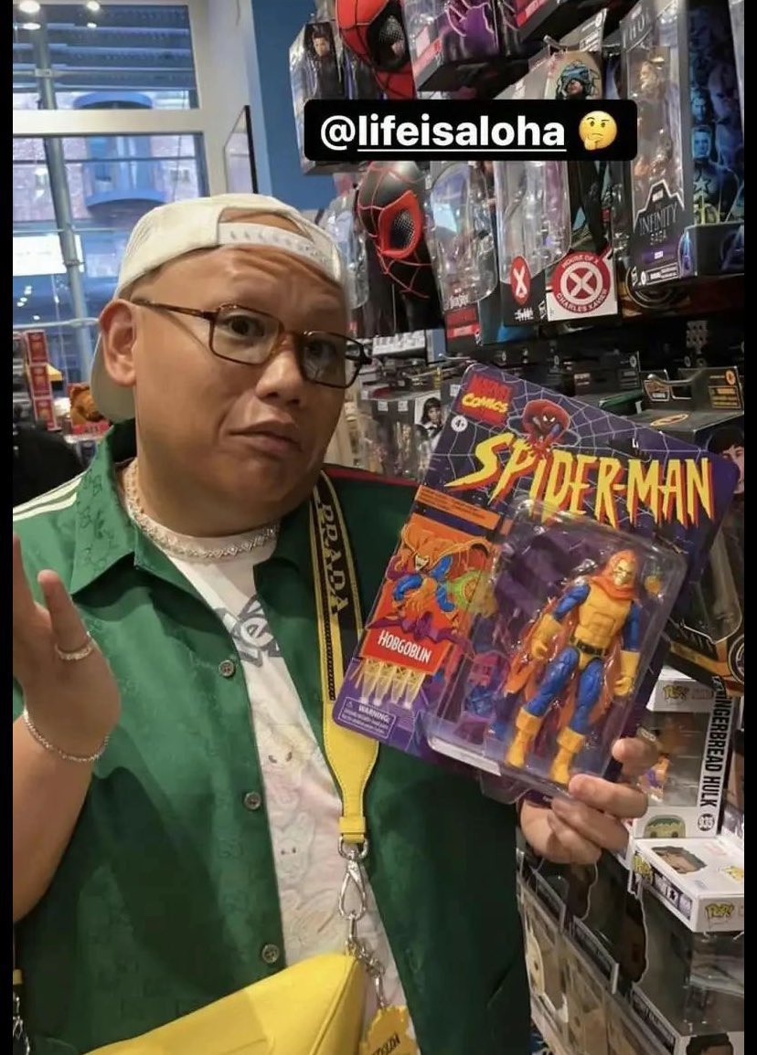 Peli_Comic's tweet photo. “Y te prometo que no me convertiré en un súper villano e intentaré matarte” https://t.co/PbdmyG8zze