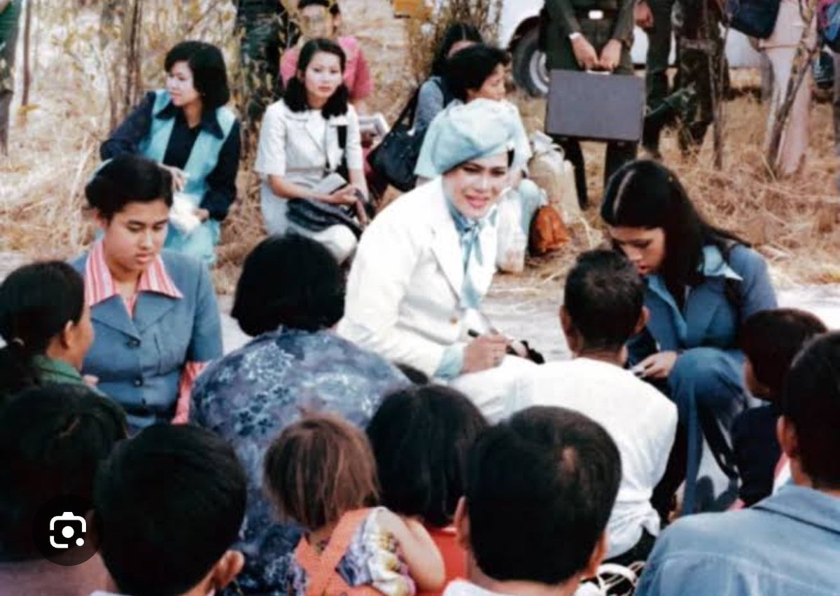 popadisorn's tweet image. เนื่องในศุภมหามงคลสมัยวันเฉลิมพระชนมพรรษา สมเด็จพระนางเจ้าสิริกิติ์พระบรมราชินีนาถ พระบรมราชชนนีพันปีหลวง 12 สิงหาคม ข้าพระพุทธเจ้าขอพระราชทานพระบรมราชวโรกาส ถวายพระพรชัยมงคล ขอพระองค์ #ทรงพระเจริญ เป็นมิ่งขวัญ ปกเกล้าปกกระหม่อม แก่ผสกนิกรชาวไทยสืบไป
ด้วยเกล้าด้วยกระหม่อม ขอเดชะ