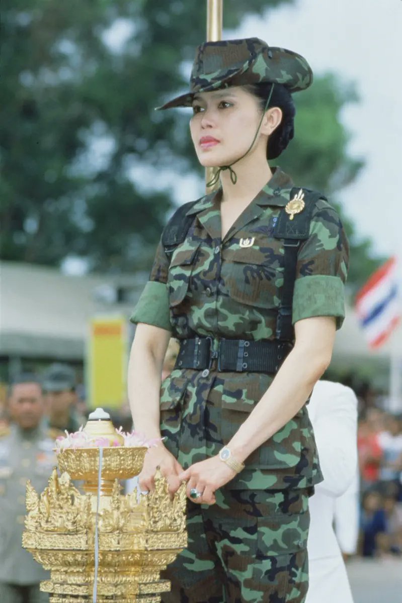 popadisorn's tweet image. เนื่องในศุภมหามงคลสมัยวันเฉลิมพระชนมพรรษา สมเด็จพระนางเจ้าสิริกิติ์พระบรมราชินีนาถ พระบรมราชชนนีพันปีหลวง 12 สิงหาคม ข้าพระพุทธเจ้าขอพระราชทานพระบรมราชวโรกาส ถวายพระพรชัยมงคล ขอพระองค์ #ทรงพระเจริญ เป็นมิ่งขวัญ ปกเกล้าปกกระหม่อม แก่ผสกนิกรชาวไทยสืบไป
ด้วยเกล้าด้วยกระหม่อม ขอเดชะ