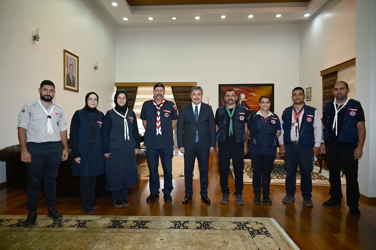 Vali Dr. Erdinç Yılmaz, Türkiye İzcilik Federasyonu Başkanı Hasan Dinçer Subaşı'nı makamında kabul etti.  

Ziyarette Osmaniye Gençlik ve Spor İzcilik İl Temsilcisi Ahmet Çoban, İl Milli Eğitim Müdürlüğü İzcilik İl Sorumlusu Aybüke Hatun Işıkbol Aydın ile Osmaniye Belediyesi İzci