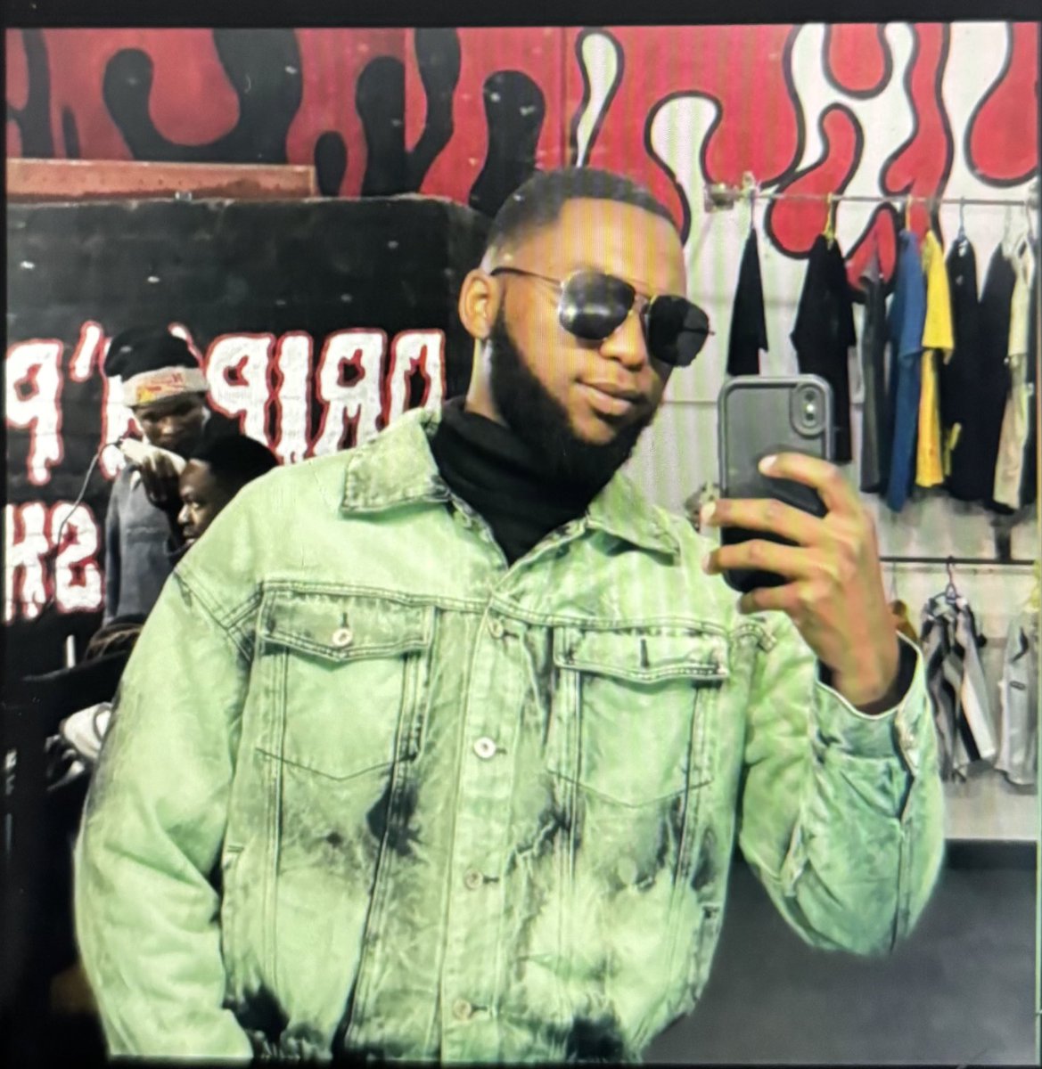 NadiaaNgaunje's tweet photo. Paid for pants from this guy drip ‘n’ pay about a week ago and he just disappeared and won’t pickup or answer texts but he’s very active….. @pay_drip ndibwezele ndalama yanga!!! https://t.co/qu0YGuQ7hW