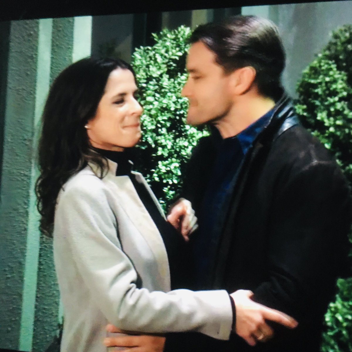 ShirlGCadotte55's tweet photo. Sweet and sexy the shoulder kisses , the distraction kiss, π the mimic moment, all #KelDom our #Sante #WhatKelDomBuilt ππ«Άπ₯°π₯ https://t.co/yJZOWpZGA4