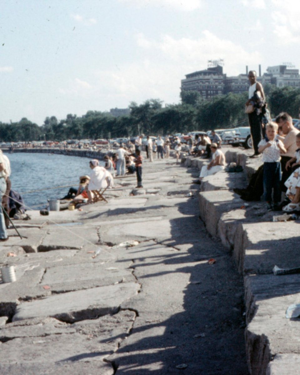 UChicago's tweet image. Then &amp;amp; Now: In the 1950s, Promontory Point—an entirely manmade peninsula along Lake Michigan—was a beloved summer escape for Hyde Park residents and UChicago students.

📸 Historical Photos: Mildred LaDue Mead, Courtesy of @UChicagoSCRC