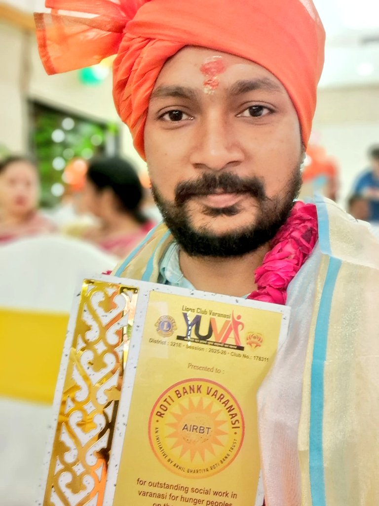 Rotibankvns's tweet image. #Honouring_Service
On 10 Aug 25 during the 2nd Installation Day of Lions Club Varanasi Yuva.#RotiBankVaranasi was honoured for its dedicated service.For the past two years,every Thursday,freshly prepared meal Prasad has been distributed by the youth club under the #HungerProject